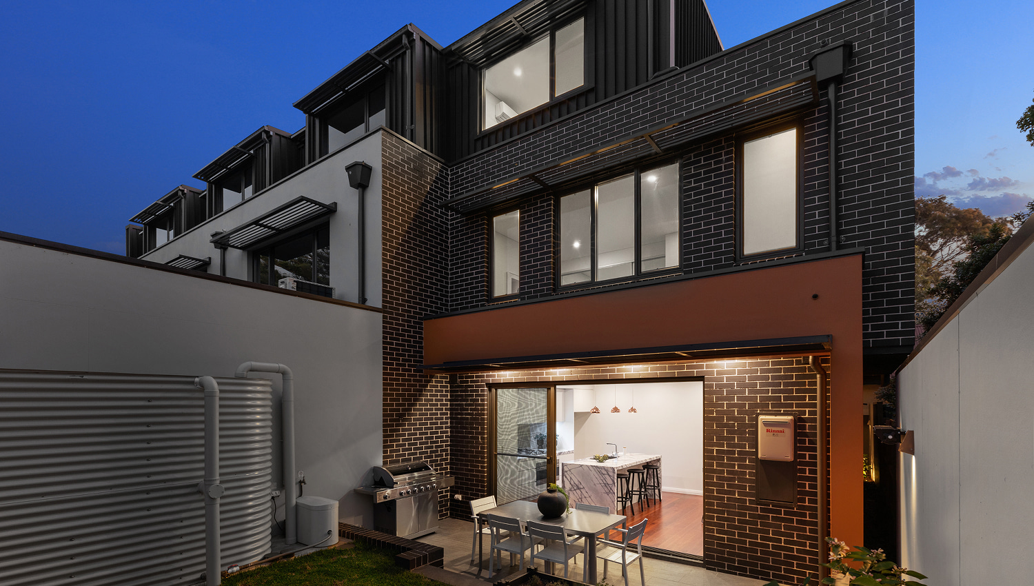 41b_roberts_st_st_peters_nsw_2044_australia_high_dusk_backyard-1-1