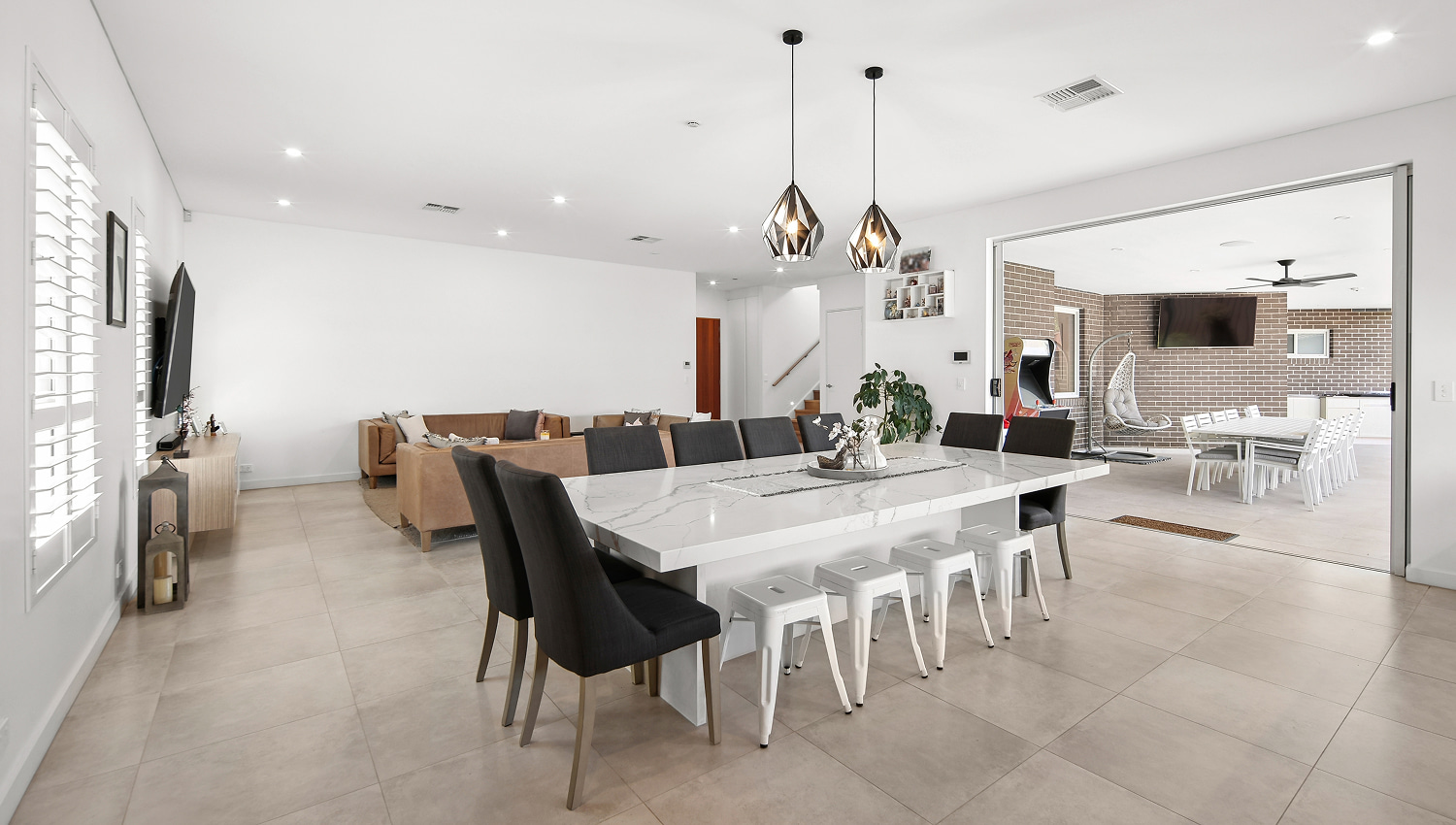 jocon_building_high_living_dining_2-1